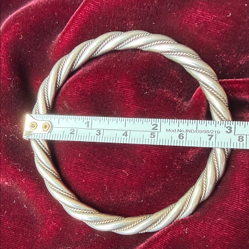 Elegant Silver Twisted Bangle - image 2